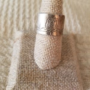 Sterling 925 lotus band ring size 8